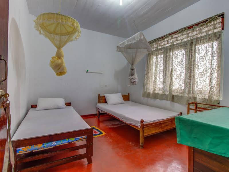 Guesthouse Kind And Love Hikkaduwa Buitenkant foto